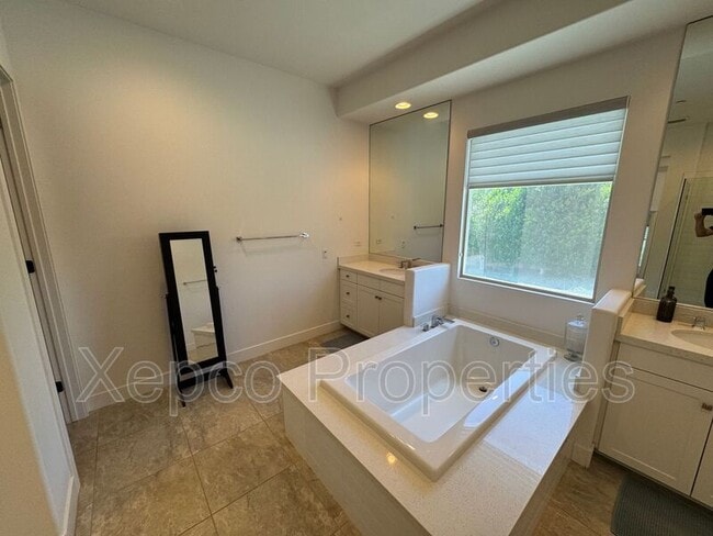 Building Photo - 74635 Tesla Dr