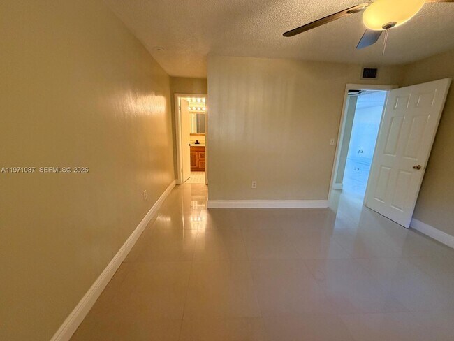 Building Photo - 11925 NE 2nd Ave