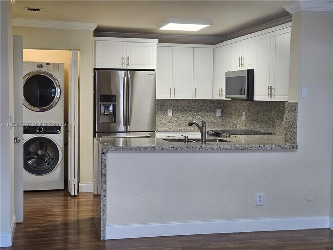 Building Photo - 12611 SW 54th Ct