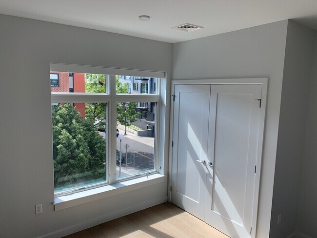 Building Photo - 1 Lisbon St