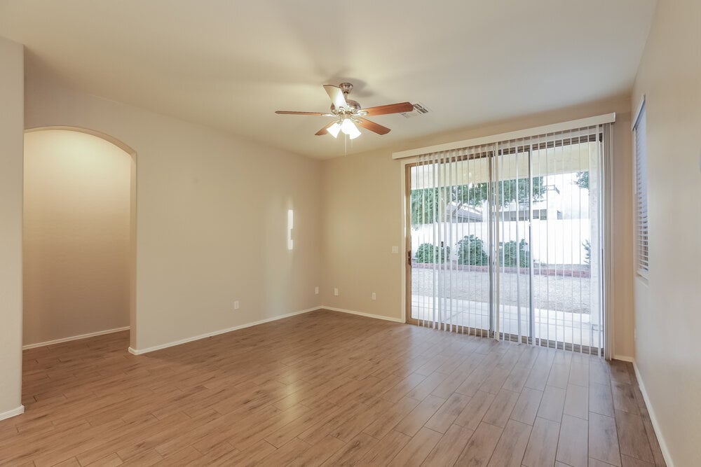 Building Photo - 2427 E Glass Ln