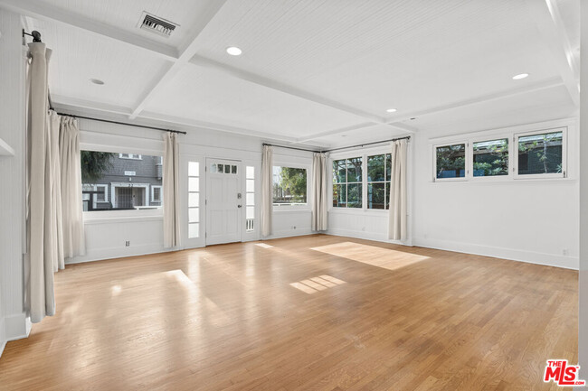Building Photo - 23 20th Ave