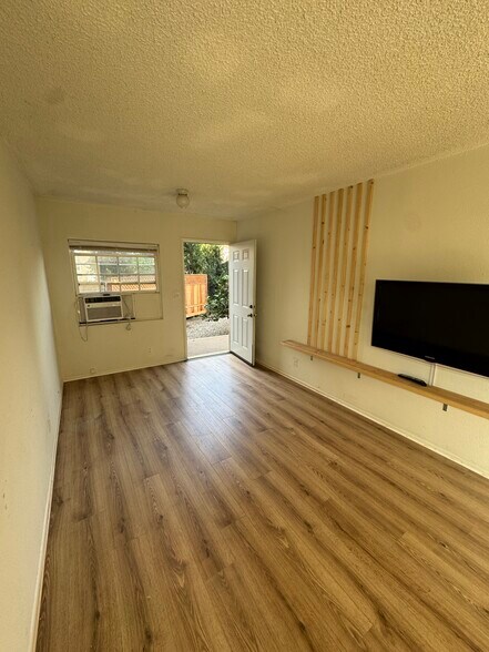 Building Photo - 6704 Nagle Ave