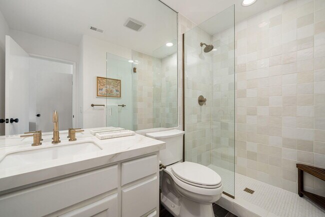 Building Photo - 56765 Merion