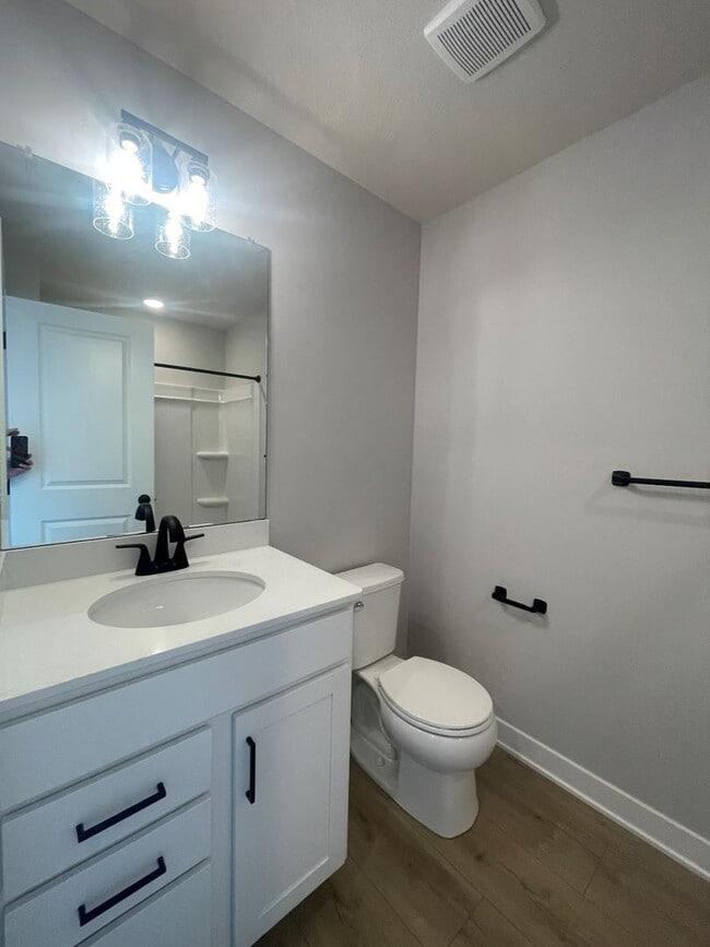 Building Photo - Townhome For Rent Papillion