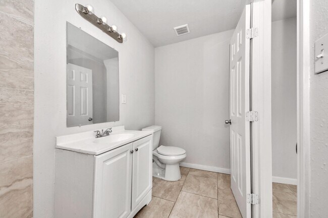 Building Photo - 7504 Elm St