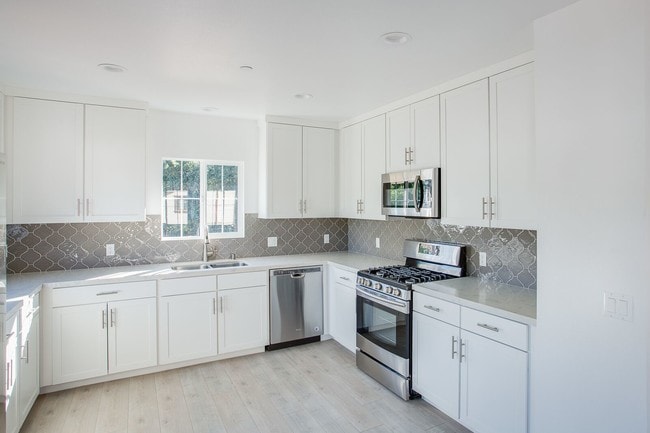 Building Photo - Old Agoura Apartments