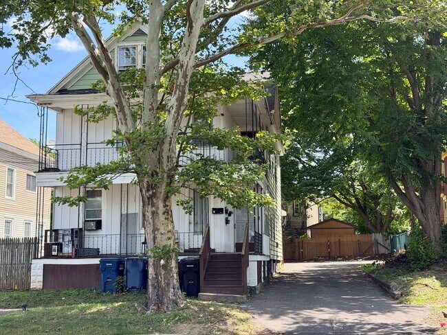 Building Photo - 140-42 Grumbach Ave