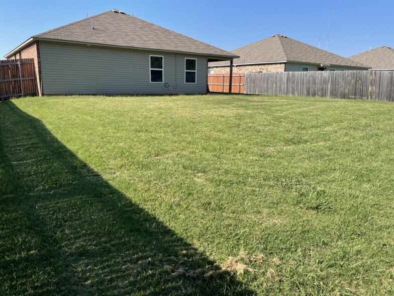 Building Photo - 3405 SE 94th St