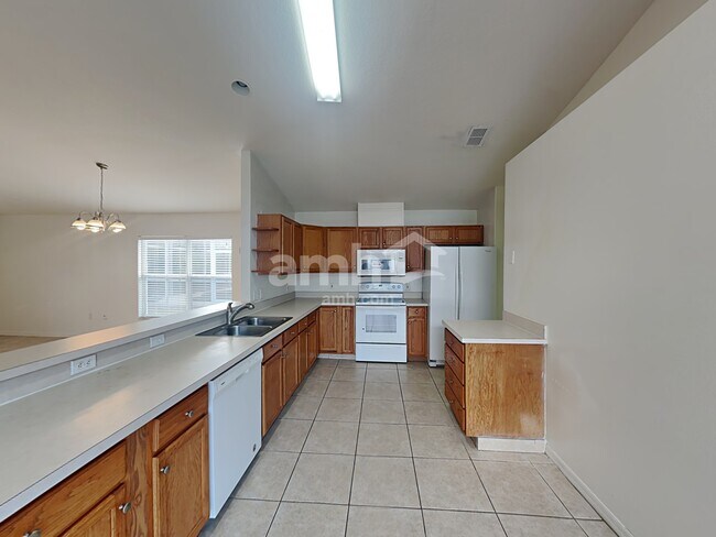 Building Photo - 1144 Jaybee Avenue