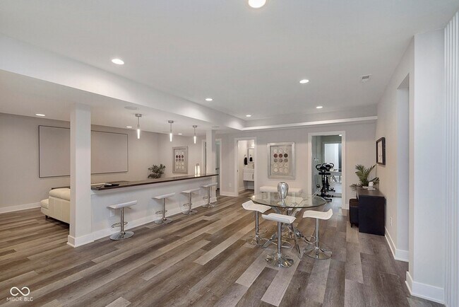 Building Photo - 429 W 86th St