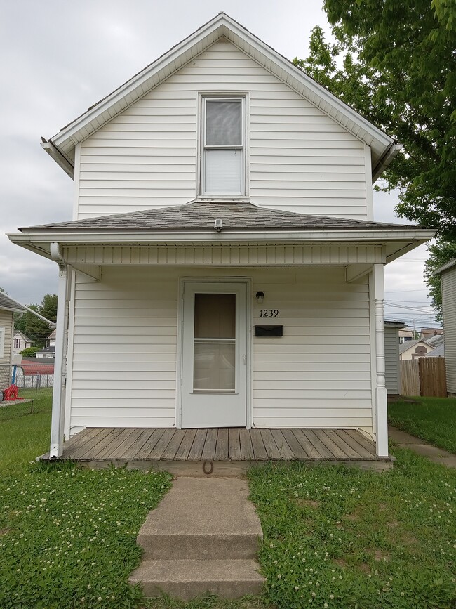 Building Photo - 1239 E Walnut St