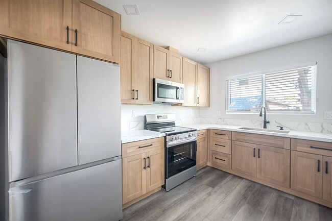 Building Photo - 199 Twin Oaks Cir