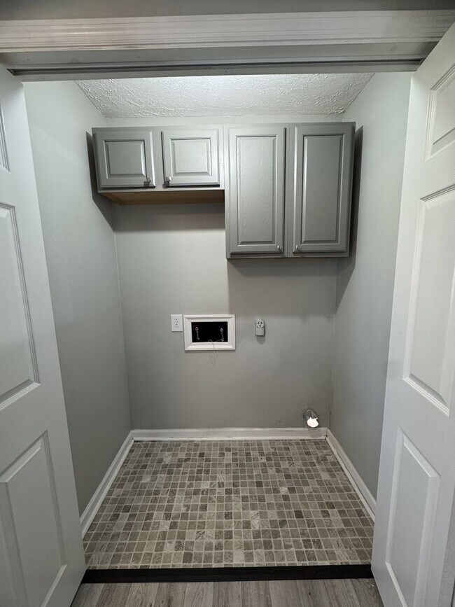 Building Photo - Single Family Home in Clarksville