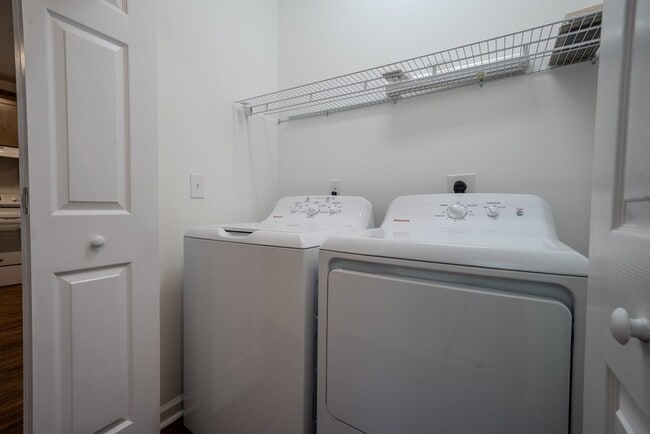 Building Photo - 37425 Mutiny Dr