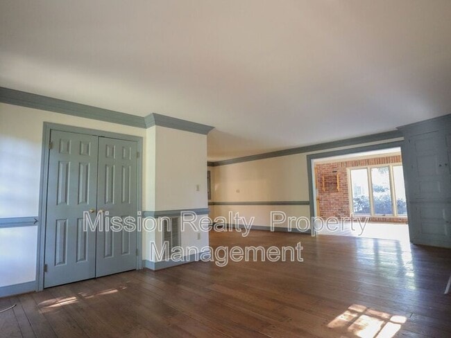 Building Photo - 7580 Rockfalls Dr