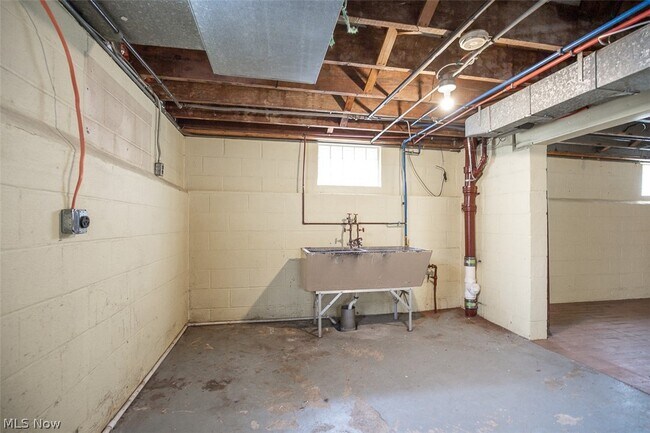 Building Photo - 12010 Longmead Ave