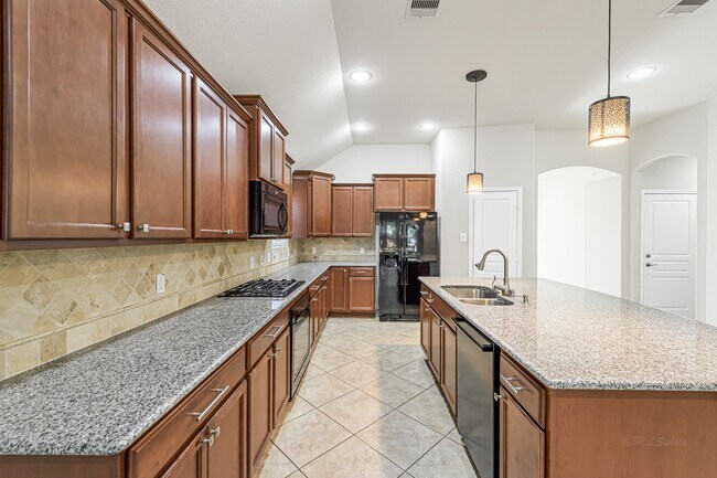 Building Photo - 4834 Oak Rambling Dr