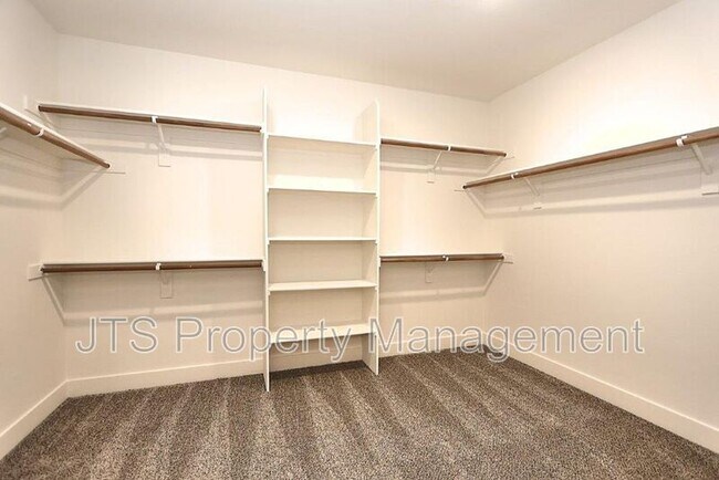Building Photo - 3513 Birdland Ave
