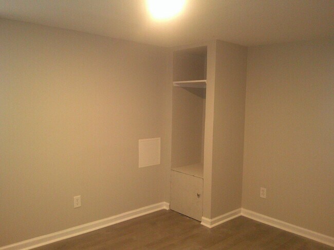 Building Photo - 211 Hickman Ave