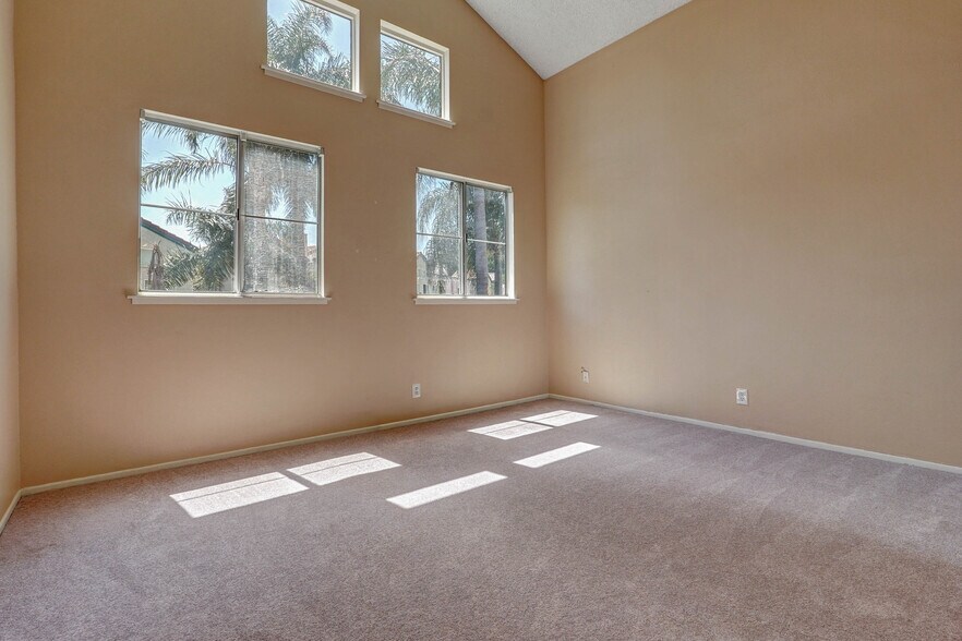 Building Photo - 13901 Olive View Ln