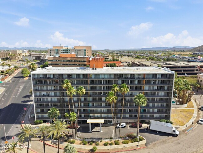 Building Photo - 425 W Paseo Redondo