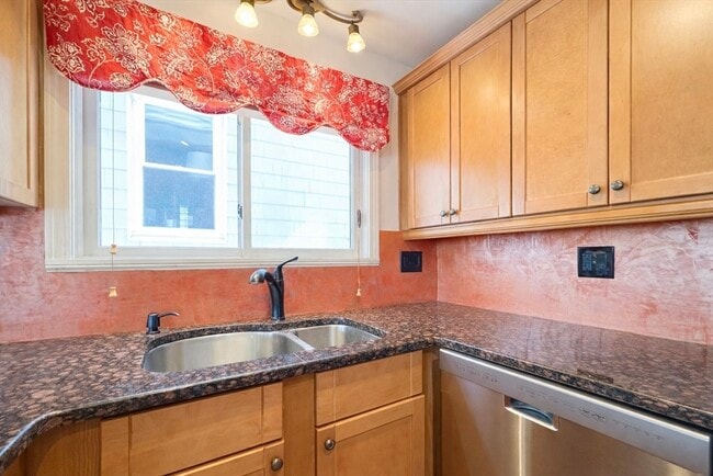 Building Photo - 100 Water St