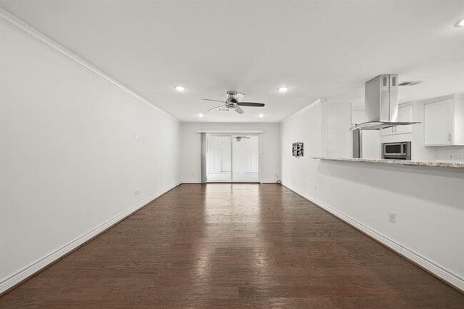 Building Photo - 4427 Sarong Dr