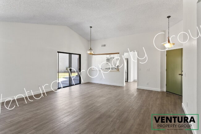Building Photo - Clean 3-Bedroom, 2 Baths with large yard in Moorpark – Comfort & Convenience Await!