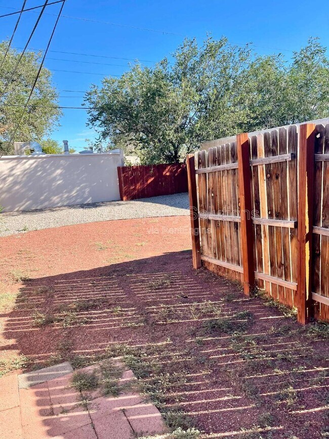 Building Photo - 3531 Ross Ave SE