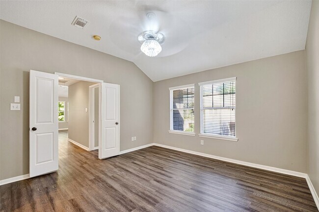 Building Photo - 77 Woodlily Pl