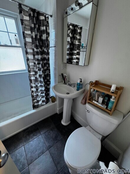 Building Photo - 100 Hillside St