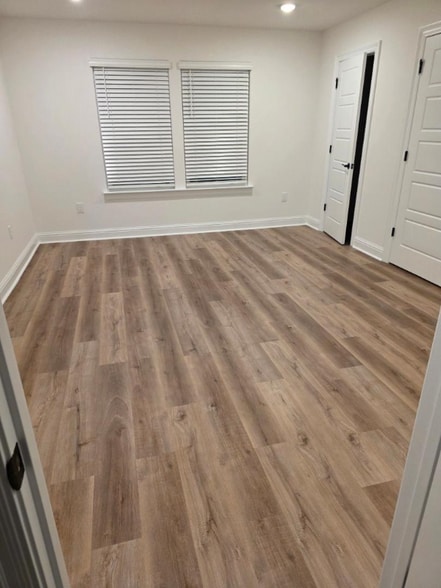 Building Photo - 10504 Glade Cv