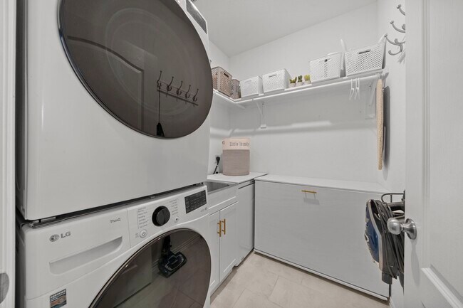 Building Photo - 7703 Cowdray Ln