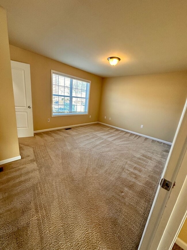 Building Photo - 2086 Market St Ext