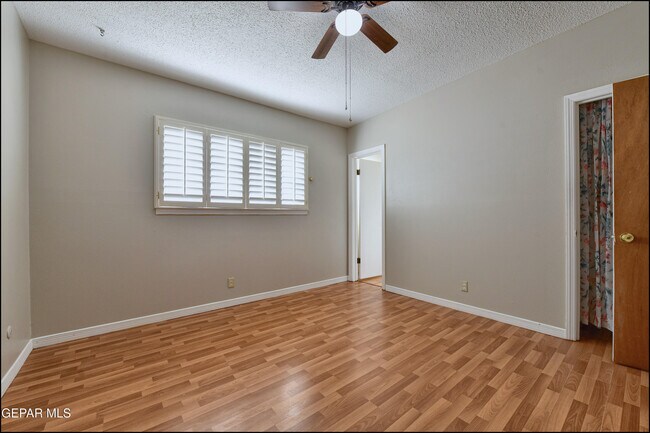 Building Photo - 5108 Paris Ave