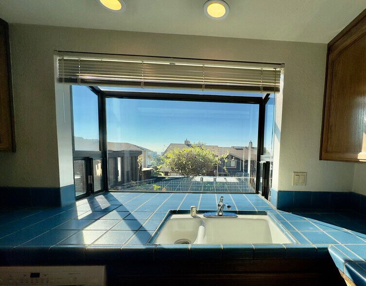 Building Photo - 2221 Pinehurst Way