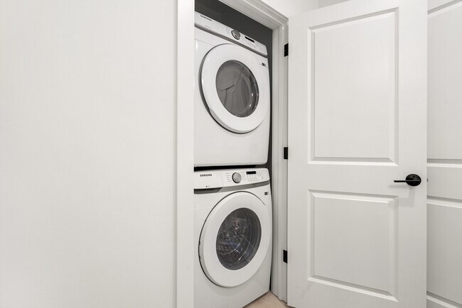 Building Photo - 600 Broadway