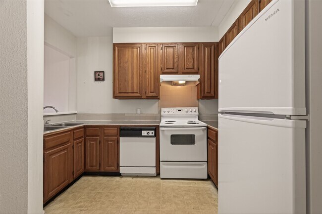 Building Photo - 2211 S Braeswood Blvd