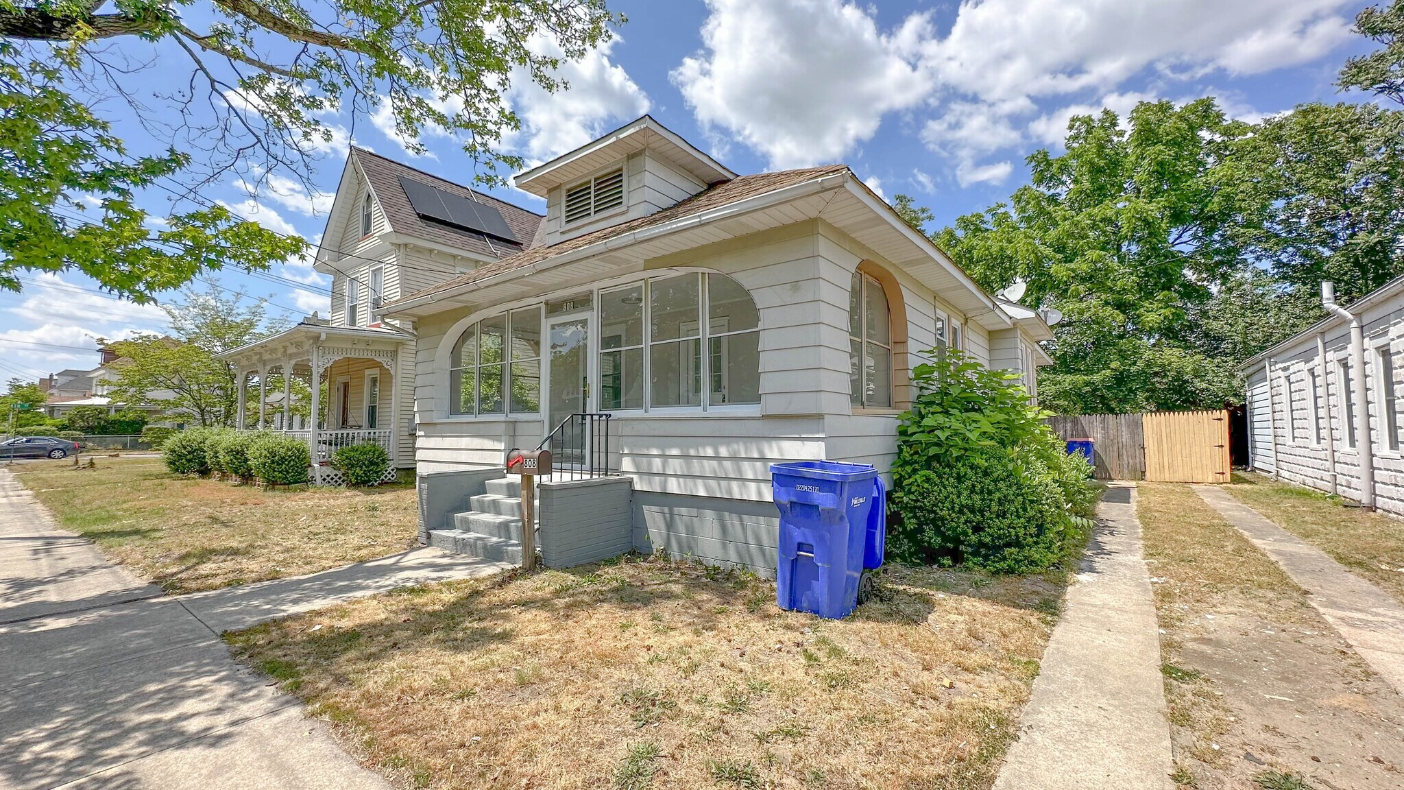 Building Photo - 808 E Main St