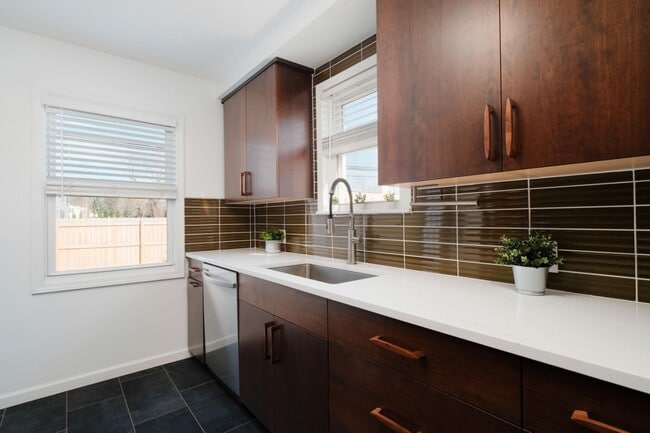 Building Photo - 13621 Vernon St