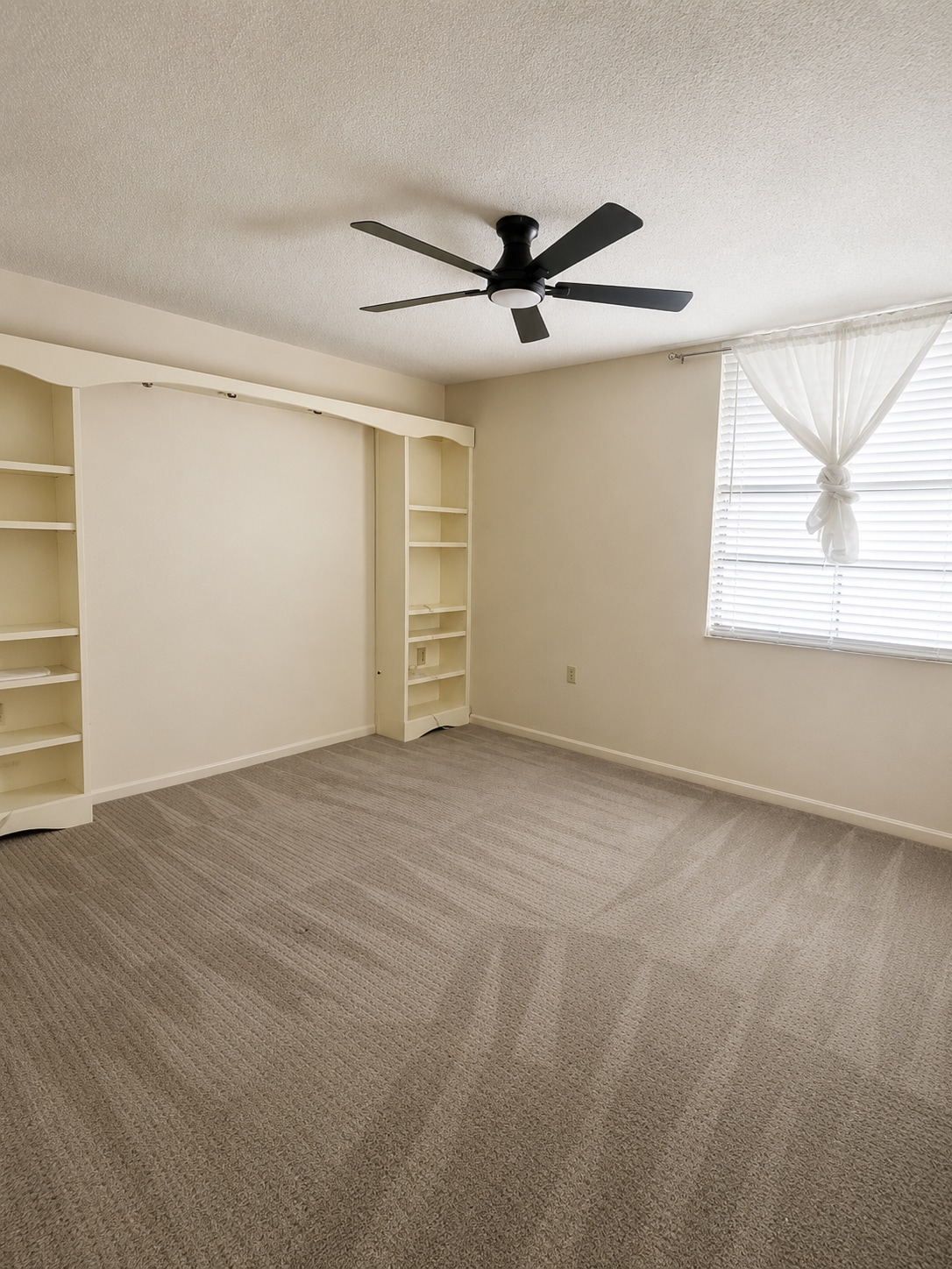 Building Photo - 3636 Whitehall Dr