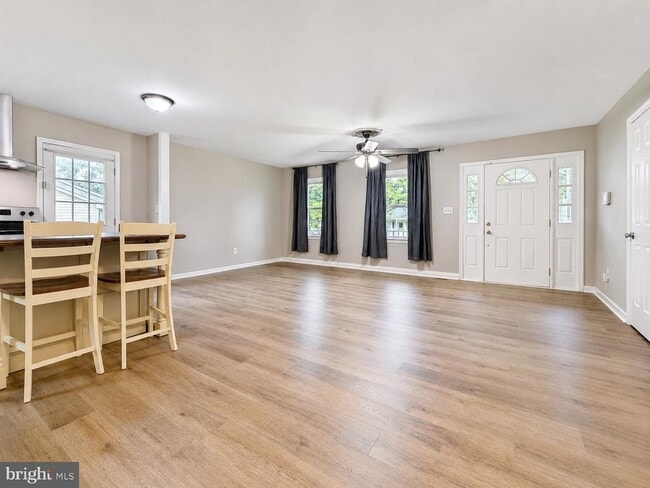 Building Photo - 15 English Oak Cir