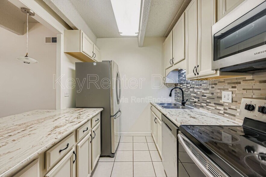 Building Photo - 8060 E Girard Ave