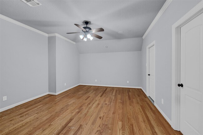 Building Photo - 5738 Ariel St