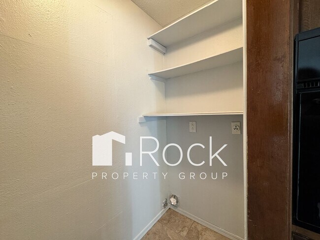 Building Photo - 3Bed/1Bath Home in Moore with Covered Fron...