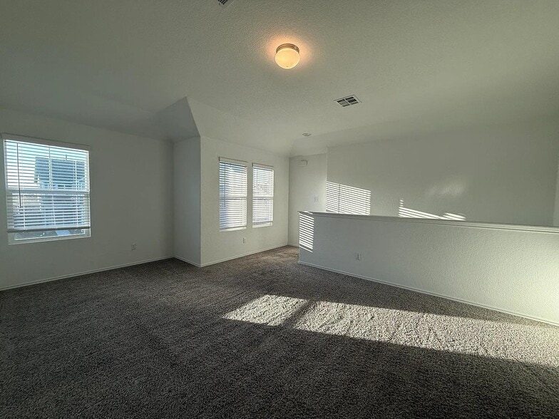 Building Photo - 237 Majestic Cedar Dr