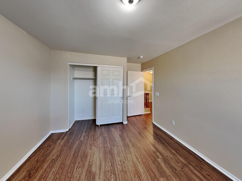 Building Photo - 4816 S 23rd Dr