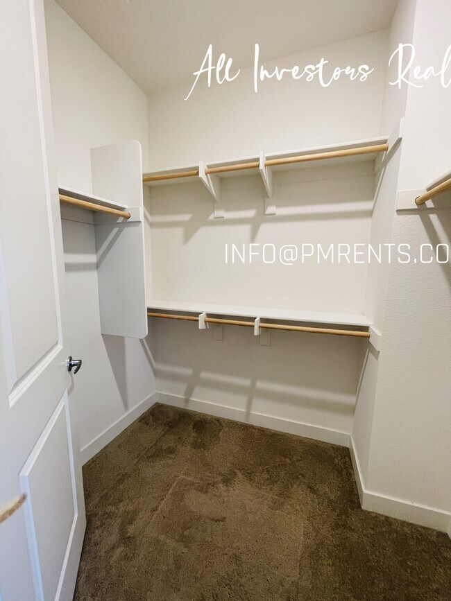 Building Photo - 1234 Via Candelas