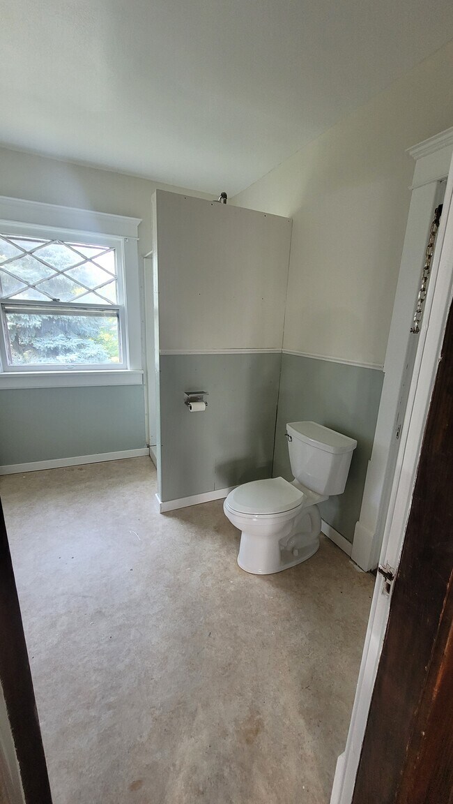 Building Photo - 612